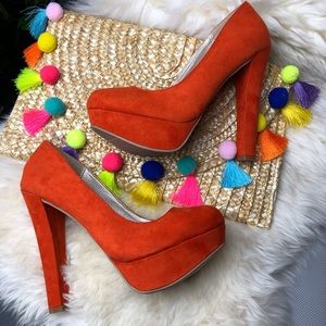 FOREIGN EXCHANGE Orange Pumps in Size 7